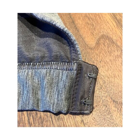 Under Armour Gray Black Padded Hook Back Zip Sports Bra Size 32DD Non-Wire - Picture 3 of 6